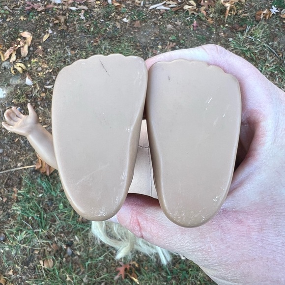 American Girl Doll PLEASANT COMPANY Blonde MESSY Hair Brown Eyes Body Marks TLC - Picture 12 of 16